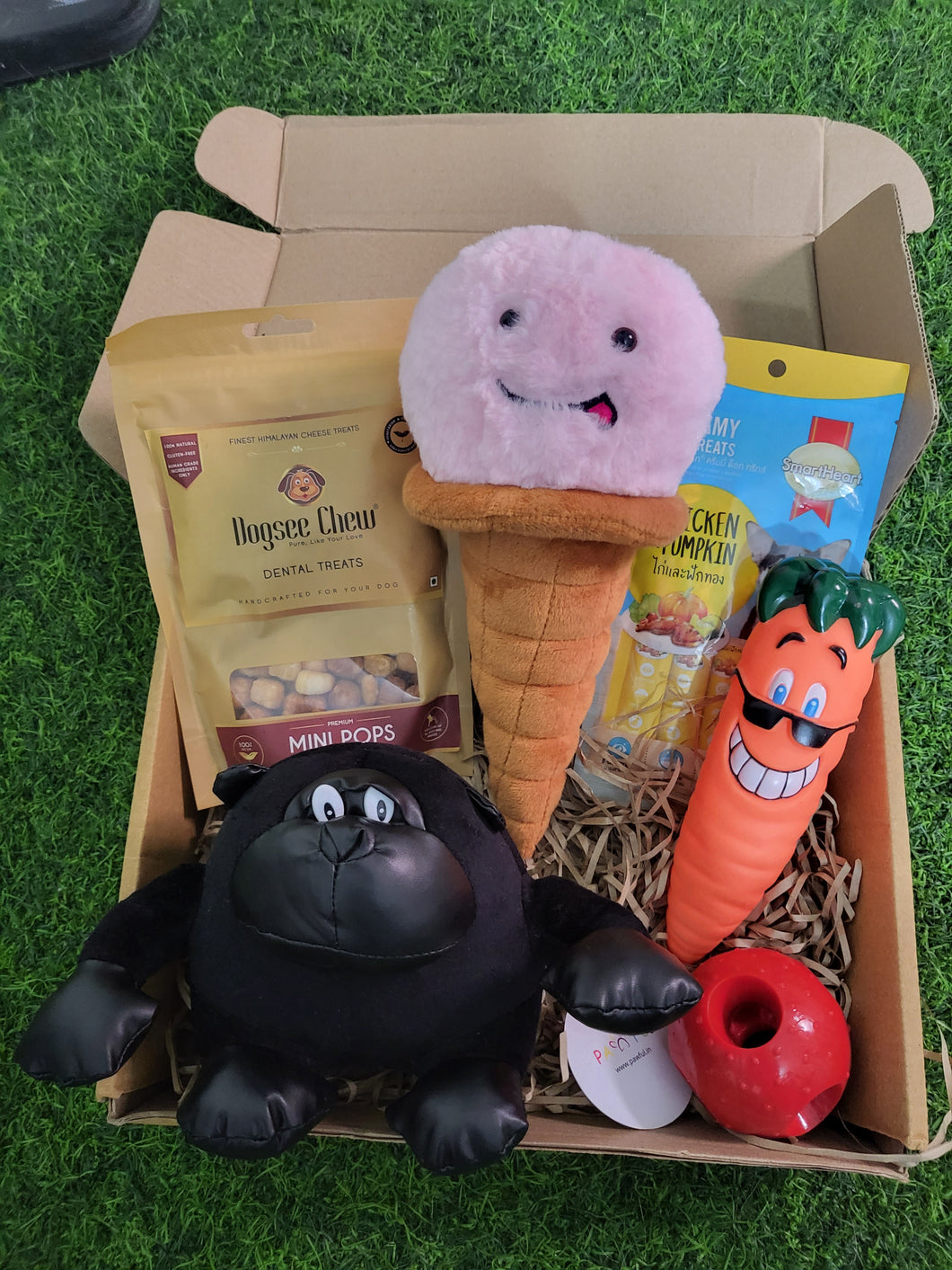 Pawful Swagbox with Squeaky Carrot and Chimpanzee