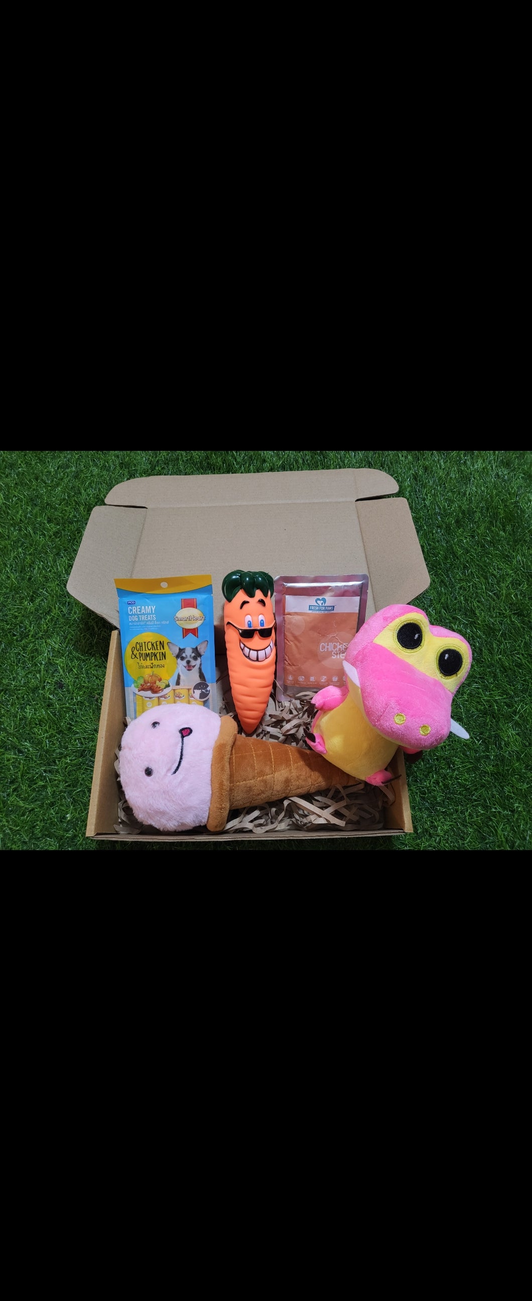 Pawful Glamorous Swagbox  - 3 Toys and 2 Treats
